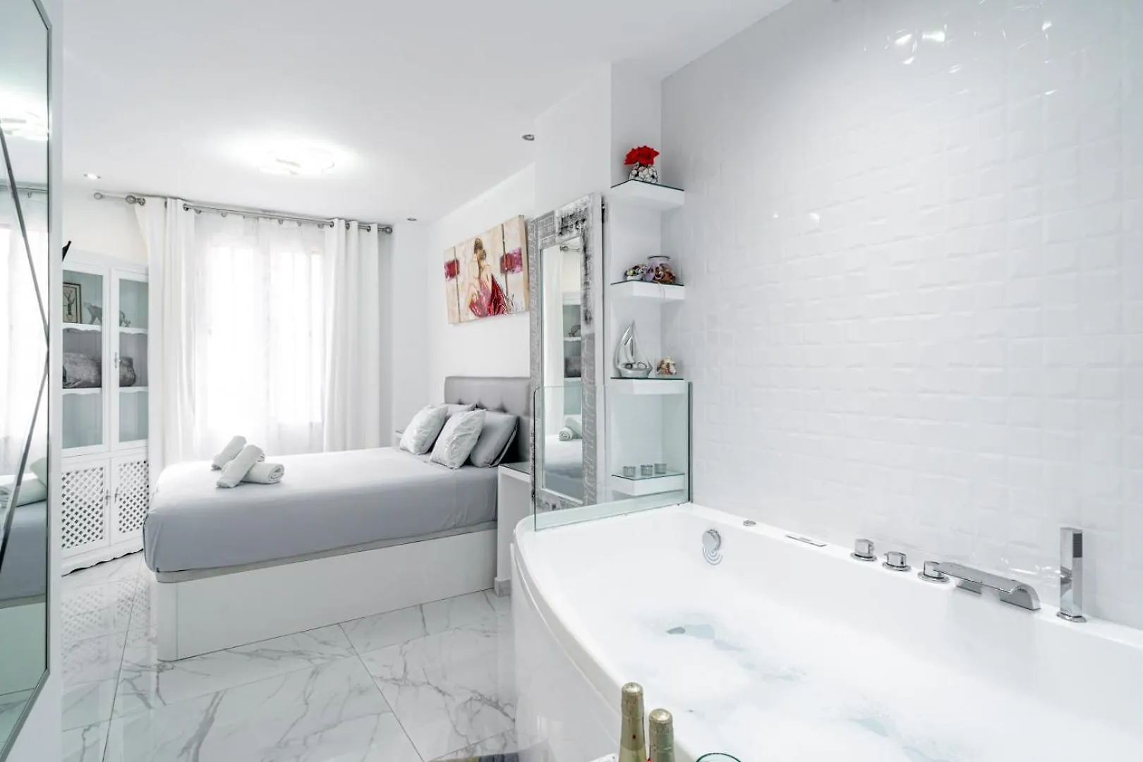 Gold Horizon Luxury Apartments contacts